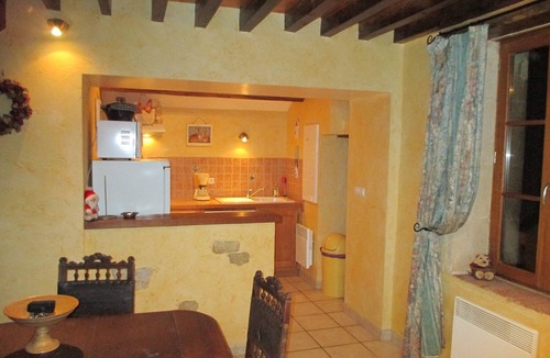 Isenay House | Holiday Home in Isenay near Lake and Forest