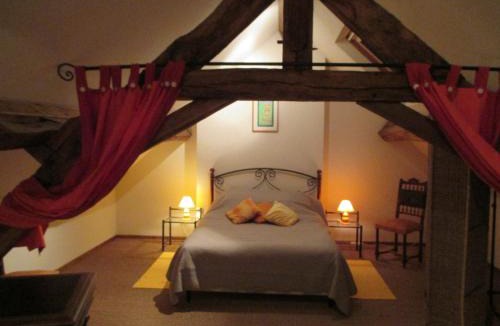 Isenay House | Holiday Home in Isenay near Lake and Forest
