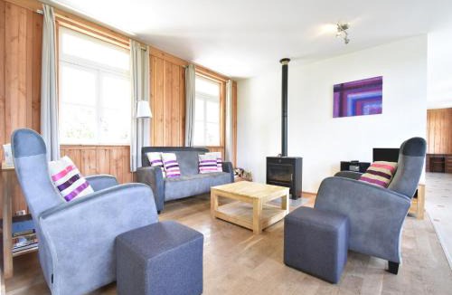 Cuzy House | Holiday Home in Luzy with Fenced Garden