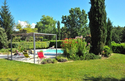 Puymeras House | holiday home in Puyméras with garden