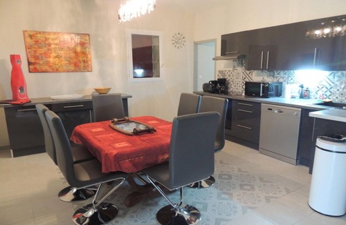 Rasteau House | Holiday Home in Rasteau with Private Pool
