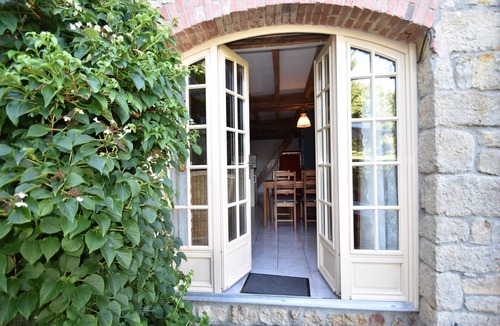 Saizy House | Holiday Home in Saizy with Stargazing Garden