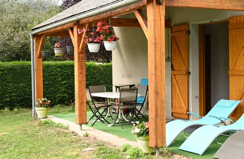 Pailhac House | Holiday Home 'Jolie Maison' with Mountain View, Private Pool and Wi-Fi