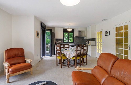 Vals-les-Bains House | Holiday Home “La Clémenguite” with Mountain View, Wi-Fi and Air Conditioning