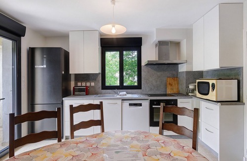 Vals-les-Bains House | Holiday Home “La Clémenguite” with Mountain View, Wi-Fi and Air Conditioning
