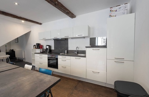 Bareges House | Holiday Home 'La Maison Bleue' with Mountain View, Private Terrace and Wi-Fi