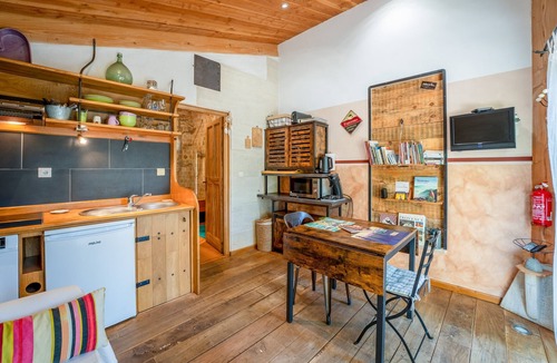 Bedoin House | Holiday Home 'La Poulido' with Private Terrace, Private Garden and Wi-Fi