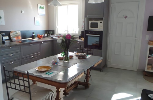 Condorcet House | Holiday Home 'Le Petit Tilleul' with Mountain View, Wi-Fi and Air Conditioning
