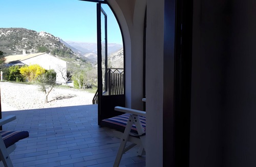 Condorcet House | Holiday Home 'Le Petit Tilleul' with Mountain View, Wi-Fi and Air Conditioning