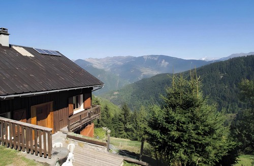 Vallees d'Aigueblanche House | Holiday Home 'Le Plan Du Fruit' with Mountain View, Private Terrace and Private Garden