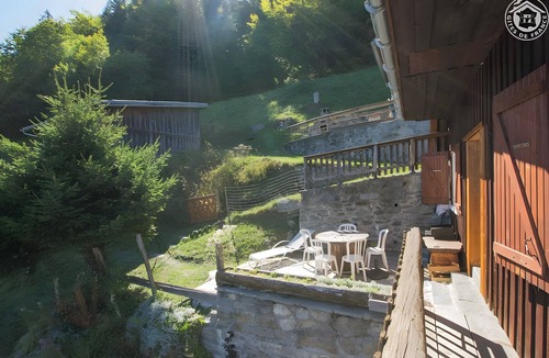 Vallees d'Aigueblanche House | Holiday Home 'Le Plan Du Fruit' with Mountain View, Private Terrace and Private Garden