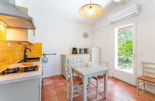 Bedoin House | Holiday Home “Lou Cigaloun” with Private Pool, Wi-Fi & Air Conditioning
