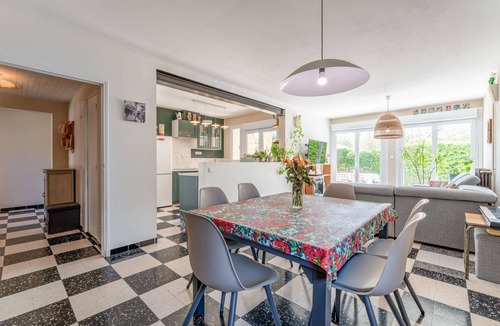 Taillades House | Holiday Home "Louvanna" with Luberon View, Wi-Fi, and Air Conditioning
