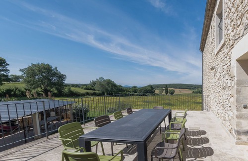 La Touche House | Holiday Home 'Magnifique' with Mountain View, Wi-Fi and Air Conditioning