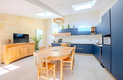 Grezillac House | Holiday Home 'Maison De Campagne Proche Bordeaux' with Wi-Fi