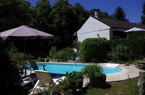 Thury House | Holiday Home mit Garten- Grill und Terrasse by Interhome