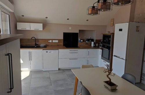 Nouan-sur-Loire House | Holiday Home 'Super Gîte' with Private Terrace, Private Garden and Wi-Fi