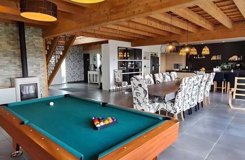 Favieres House | Holiday Home “Villa des Ermites” with Mountain View, Wi-Fi and Air Conditioning