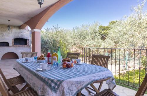 Caromb House | Holiday Home Villa Rose by Interhome