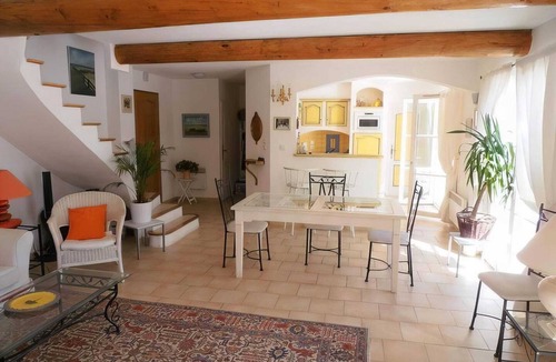 Saint-Maurice-sur-Eygues Villa | Homerez - Villa in Saint-Maurice-sur-Eygues