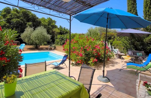 Saint-Maurice-sur-Eygues Villa | Homerez - Villa in Saint-Maurice-sur-Eygues