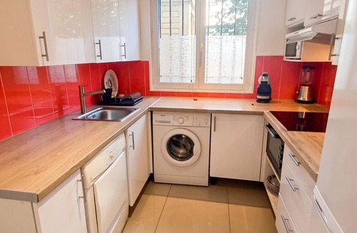 Paray-Vieille-Poste Apartment | Homerez - Apartment in Paray, terrace
