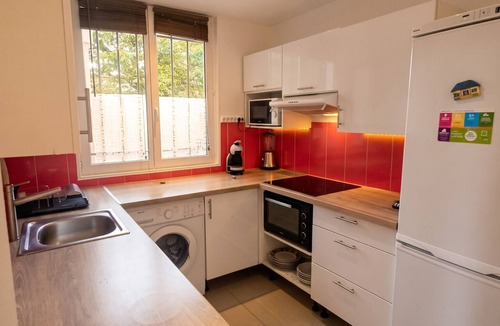 Paray-Vieille-Poste Apartment | Homerez - Apartment in Paray, terrace