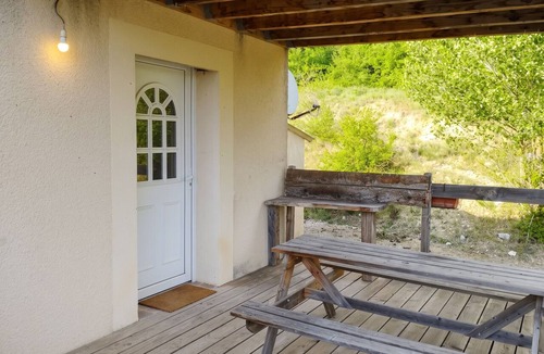 Bezaudun-sur-Bine House | Homerez - Apartment in Bézaudun