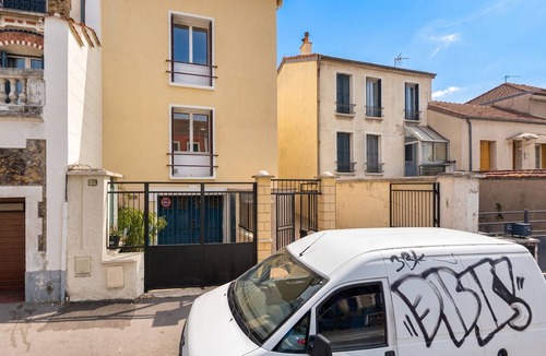 Rosny-sous-Bois Apartment | Homerez - Apartment in Rosny-sous-Bois