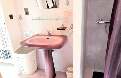 Villeneuve d'Aveyron Apartment | Homerez - Appartement for 6 ppl. with garden, terrace and balcony at Villeneuve