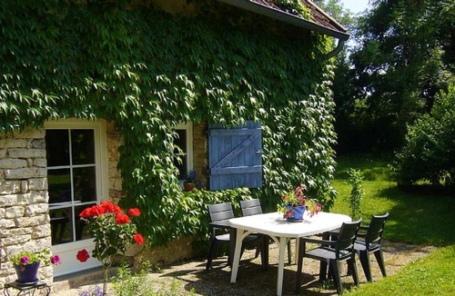 Plumont Apartment | Homerez - Beautiful studio for 4 ppl. with garden and terrace at Plumont