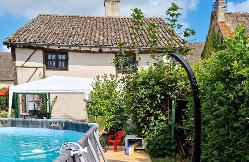 Gigny-sur-Saone House | Homerez - Big house for 15 ppl. with swimming-pool and garden at Gigny-sur-Saône