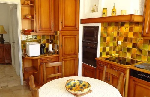 Taillades Villa | Homerez - Charming Villa in Taillades - Private Pool