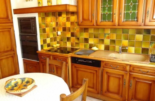 Taillades Villa | Homerez - Charming Villa in Taillades - Private Pool