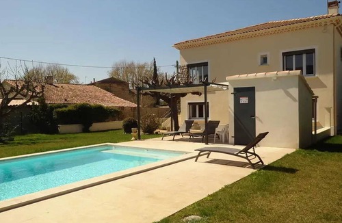 Taillades Villa | Homerez - Charming Villa in Taillades - Private Pool