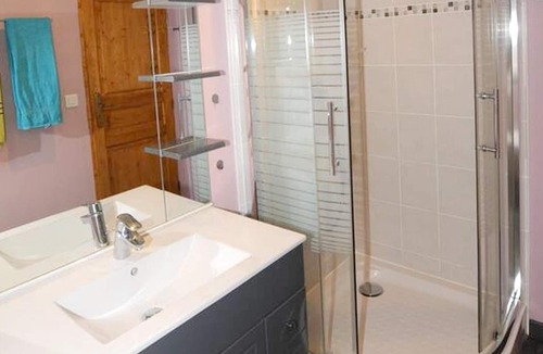Avrilly House | Homerez - Nice house for 5 ppl. with shared pool and garden at Avrilly