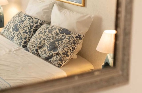Valaurie House | Homerez - Nice house for 2 ppl. with shared pool, garden and terrace at Valaurie