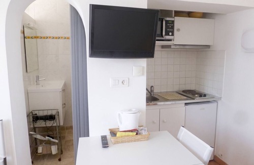 Pierrefeu-du-Var Apartment | Homerez - Studio in Pierrefeu-du-Var