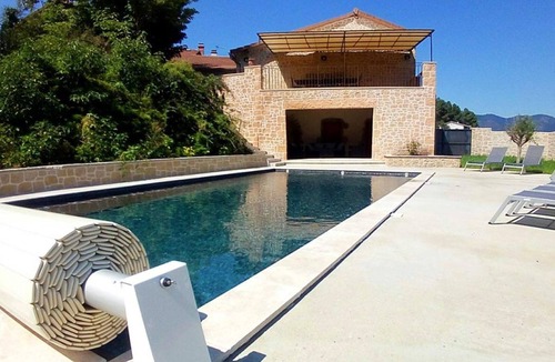 Prades Villa | Homerez - Villa for 10 ppl. with swimming-pool, jacuzzi and garden at Prades