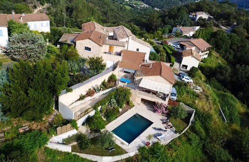 Prades Villa | Homerez - Villa for 10 ppl. with swimming-pool, jacuzzi and garden at Prades