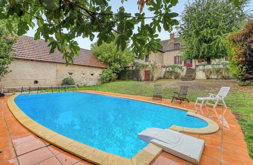 Lucenay-les-Aix Villa | Homerez - Villa in Lucenay-lès-Aix