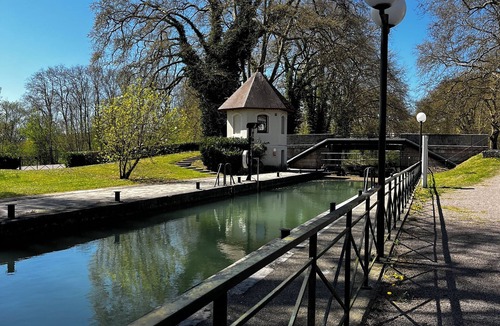 Paroisse Notre-Dame Bed & Breakfast | Homestay near train station