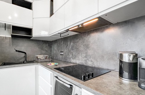 Ambilly Apartment | Homey Deesse - Downtown/Free Netflix and Wifi