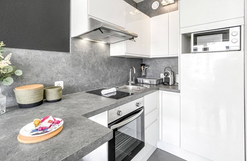 Ambilly Apartment | Homey Garden - Free parking/Near Tram/Netflix/Wifi