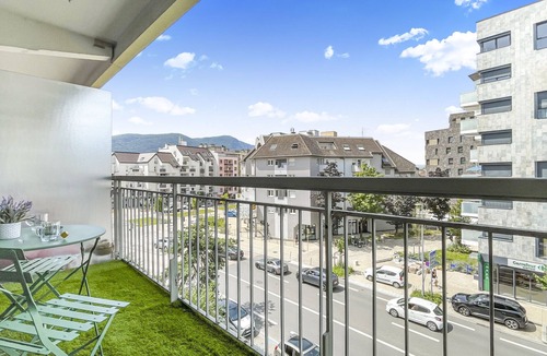 Ambilly Apartment | Homey Garden - Free parking/Near Tram/Netflix/Wifi