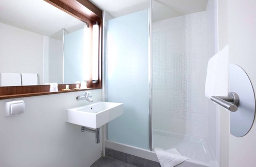 Les Tourrettes Hotel | Hotel Campanile Montélimar Nord