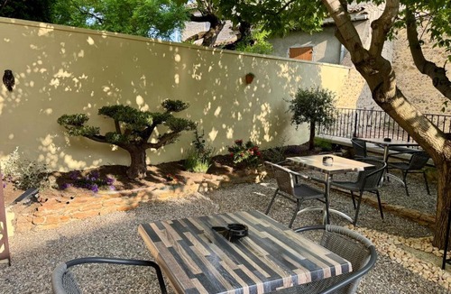 Visan Hotel | Hotel Du Midi
