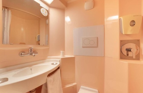Fleury-Merogis Hotel | HOTEL FLEURY EX PREMEIRE CLASSE