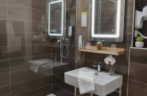 Corbigny Hotel | Hotel La Buissonniere