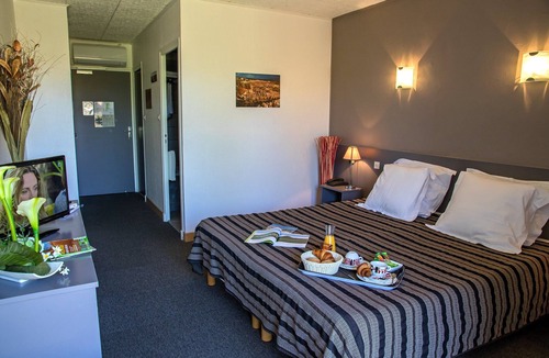 Lavilledieu Hotel | Hotel Les Persedes Sud Ardeche